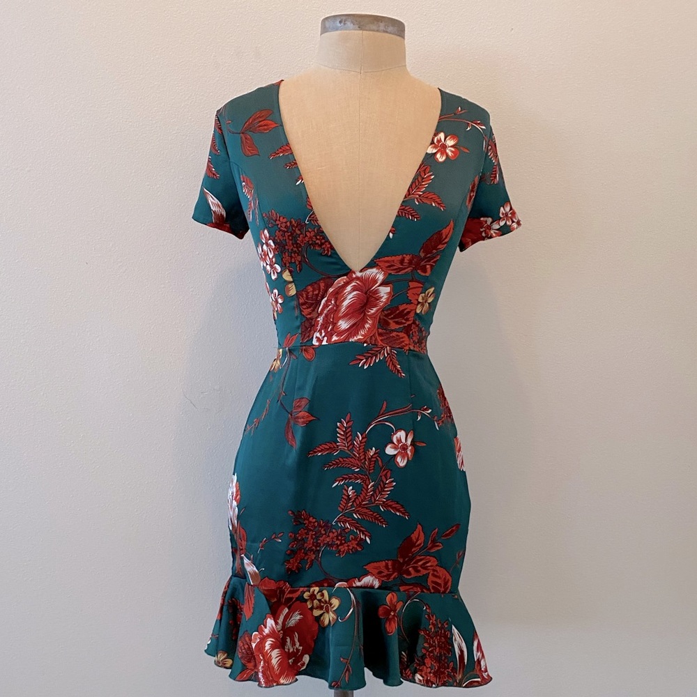 Pretty Little Thing Green Floral dress